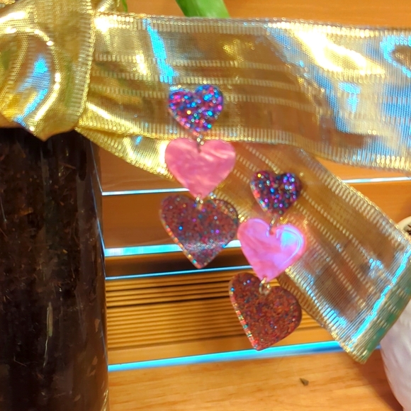 NWT/IP 🩷💒💕(unbranded) ❤️🔥💞HEART TIER GLITTER💞🔥❤ acrylic dangle earrings! - Picture 3 of 5